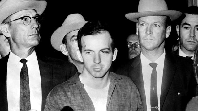 1028-cbsn-jfk-eqv-1429636-640x360.jpg 