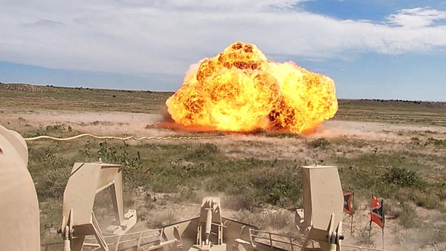 clearing-mines-1280.jpg 