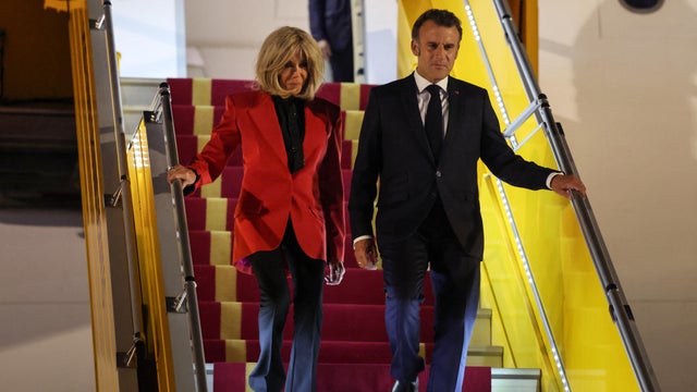 TOPSHOT-VIETNAM-FRANCE-DIPLOMACY 