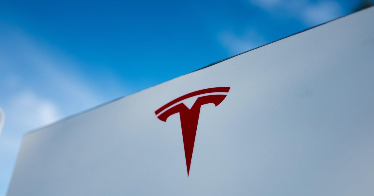 Tesla futures rebound following Musk's online spat with Trump 
