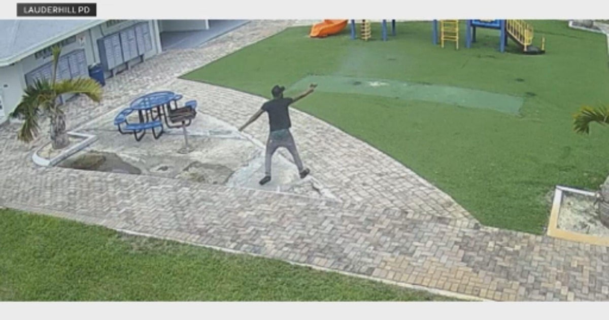 Video shows man opening fire in Lauderhill, sending 2 teens to hospital 